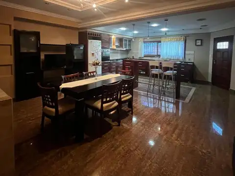 Casa 4 ambientes con 3 baños