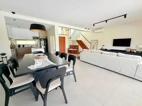 Av. Arturo Illia   al 300