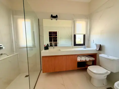 VENTA/PERMUTA. Casa 3 dormitorios y piscina en Barrio Vida. Funes