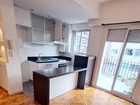 VENTA - DEPARTAMENTO 2 AMBIENTES - BALCON ATERRAZADO - MUY BUEN ESTADO Y UBICACION