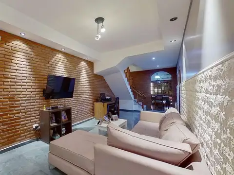 Casa en Venta con 3 cocheras