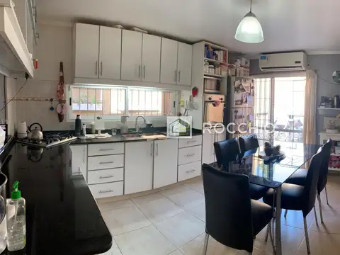 Casa 5 ambientes con 3 baños
