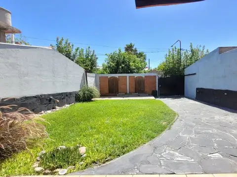 CASA DE 4 DORMITORIOS EN BARRIO FARMACÉUTICO