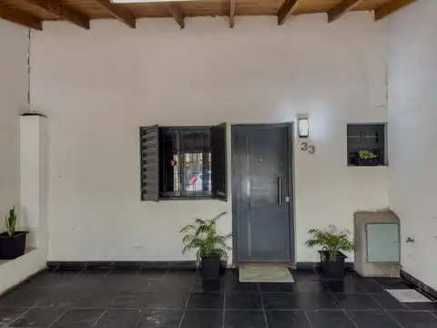 Casa 4 ambientes con 2 baños