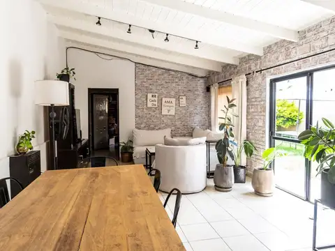 Casa 5 ambientes con 2 baños