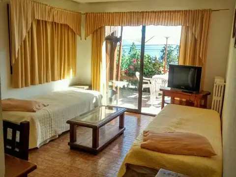 Cálido departamento de 1dorm. con vista al Lago, amoblado, con estacionamiento. Sin expensas.