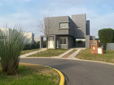 Venta de casa a estrenar en barrio Pilar de Este FINANCIADA