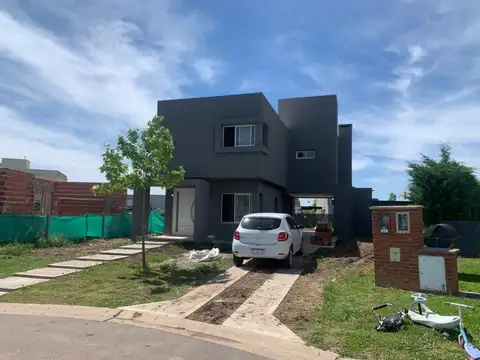 Casa en Venta en Countries y Barrios Cerrados en Pilar, USD 90.000