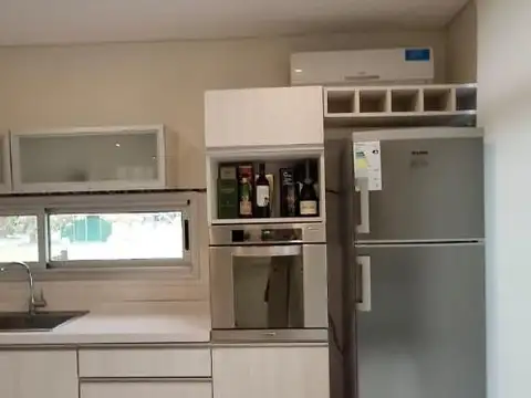 Casa en Alquiler con 1 cochera
