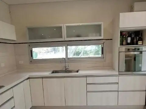 Casa en Alquiler en Club Miralagos, USD 1.790