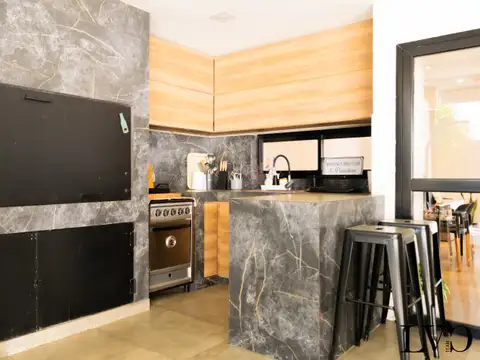 VENTA DE CASA 6 AMBIENTES, EN PILAR.