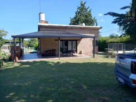 Vendo Casa 2 Dormitorios con Pileta, Quincho y Cochera Doble en Agua de Oro