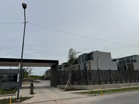 Casa en Alquiler Temporal con 1 cochera