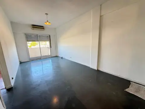 El Indio 2400, Piso 2