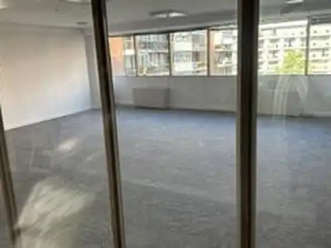 Oficina 5 ambientes con 3 baños