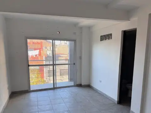 Departamento en Alquiler en Pompeya, $ 550.000
