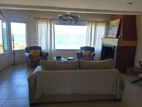 Casa 6 ambientes con 2 baños