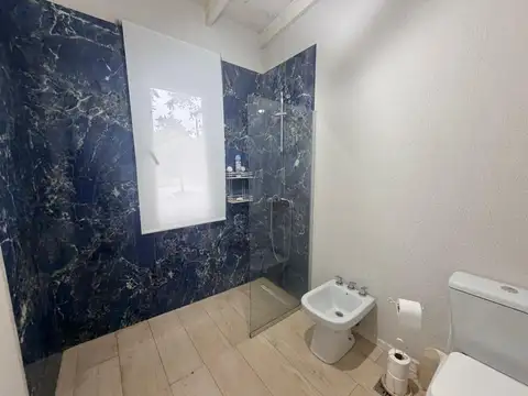 Casa en Alquiler con 4 cocheras
