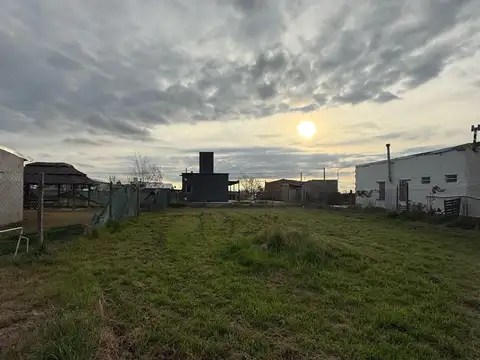 Terreno en Venta 27  mts Fondo