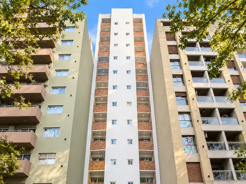 Departamento de 1 dormitorio con cochera en alquiler en La Plata sobre Calle 60 [Cod: 6]