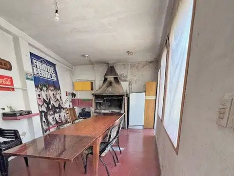 CASA 5 AMBIENTES CON TERRAZA Y QUINCHO