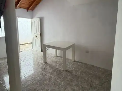 Depto Tipo Casa en Alquiler en Jose Leon Suarez, $ 450.000