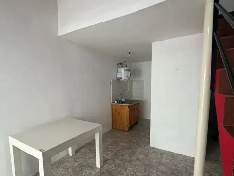 Depto Tipo Casa 2 ambientes con 1 baño
