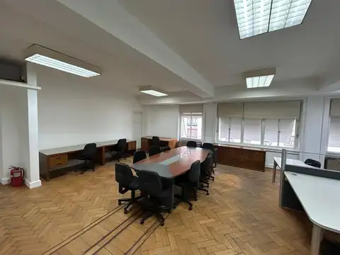Av Pte Roque Saenz Pena 800