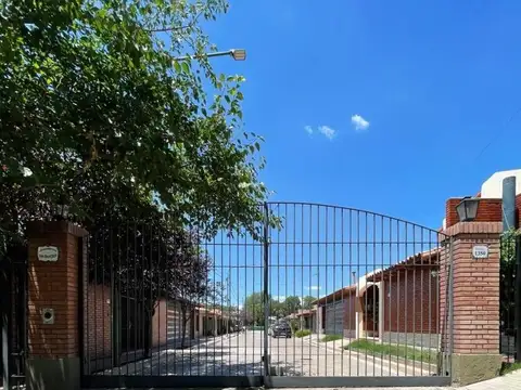 OPENHOUSE  VENDE hermosa casa a estrenar en complejo cerrado en Dorrego