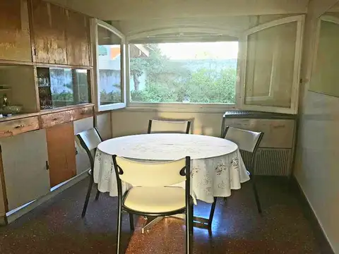 37 E/ 3 Y 4: CASA EN VENTA DE 4 DORMITORIOS Y GARAGE 2 AUTOS