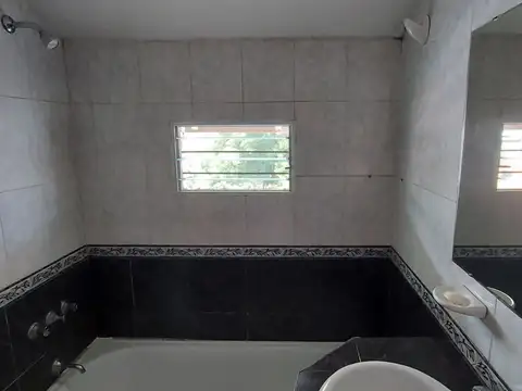 Casa - Alquiler - Argentina, Ezeiza - R.Alfonsin 165