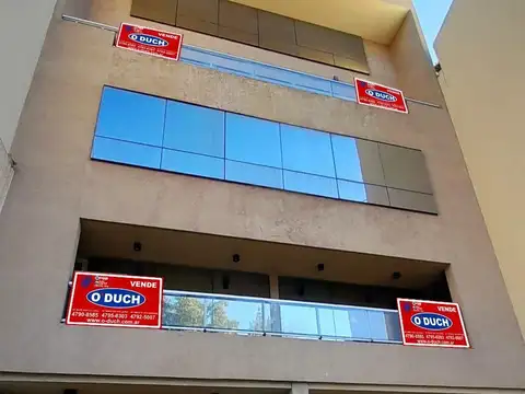 4 UNIDADES DE DEPARTAMENTOS / OFICINAS - 3 AMB EN DÚPLEX CON BALCÓN Y COCHERA 