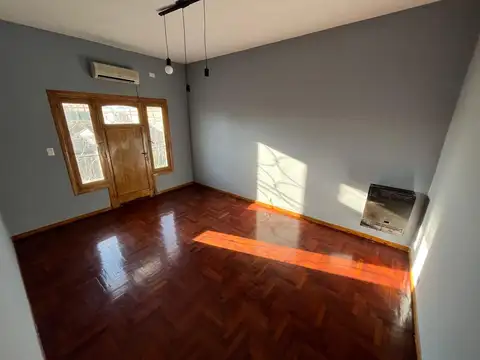 Casa 2 ambientes con 1 baño