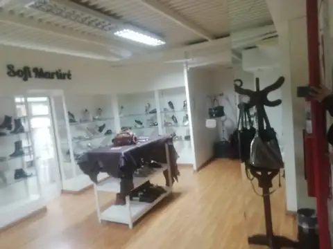 Galpón boutique en doble fte y 3 pisos con montacarga - con trifásica y monofásica