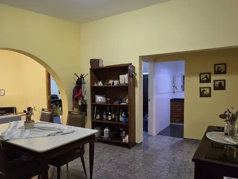 Casa 4 ambientes con 1 baño