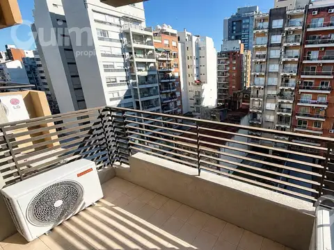 Villa Urquiza. Excelente 2 Ambientes con Balcon a pulmón de manzana , cochera fija y descubierta