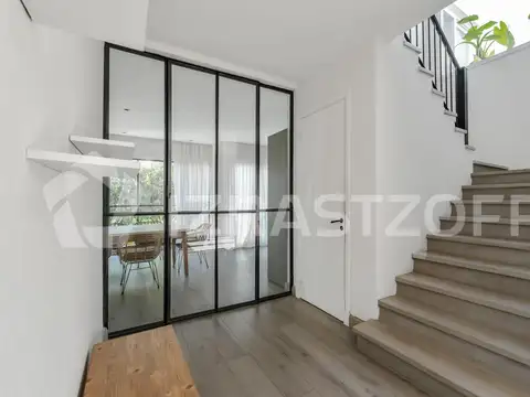 Casa 8 ambientes con 6 baños