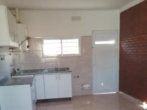 Casa 2 ambientes con 1 baño