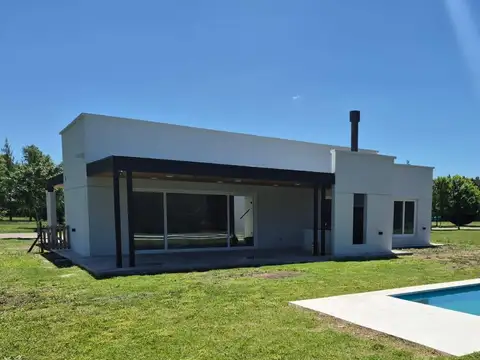 Casa 6 ambientes con 2 baños
