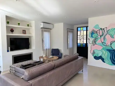 Casa 6 ambientes con 4 baños