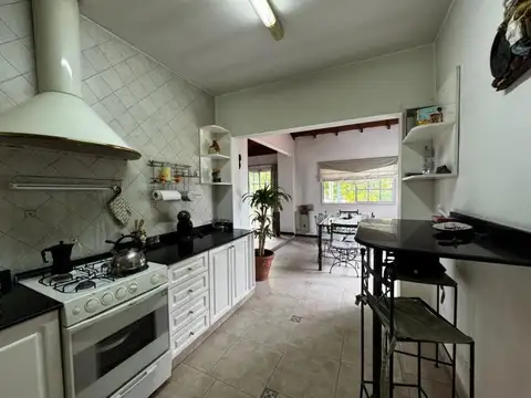 Casa 4 ambientes con 2 baños