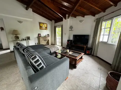 VENTA CASA 4 AMBIENTES EN  VALENTIN ALSINA