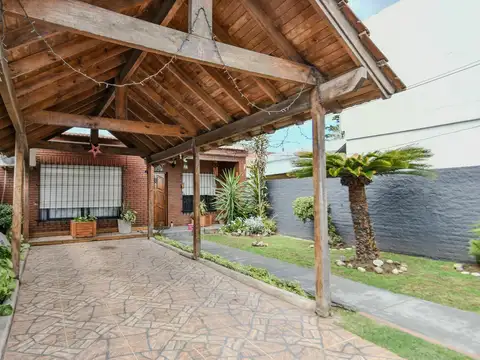 PH AL FRENTE CON COCHERA PARA 2 AUTOS Y 3 DORMITORIOS