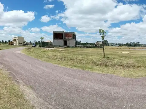 Lote con fondo a la laguna en Fincas de San Vicente