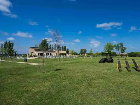 Lote con fondo a la laguna en Fincas de San Vicente