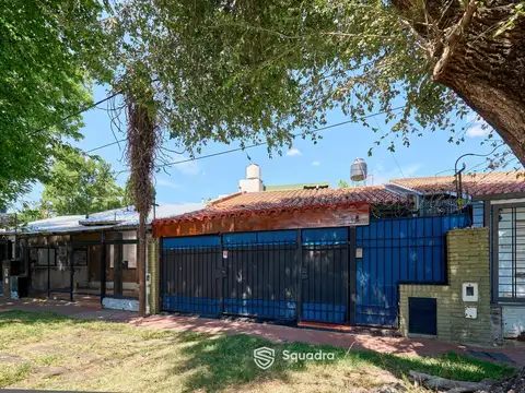 VENTA | PERMUTA - Casa 3 dormitorios, jacuzzi, y cochera- La Florida, Rosario. APTO CRÉDITO.