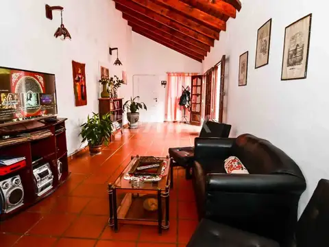 Casa 5 ambientes con 1 baño