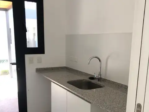 Casa 5 ambientes con 4 baños