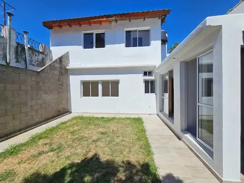 Depto Tipo Casa en Venta en Villa Luzuriaga, USD 75.000
