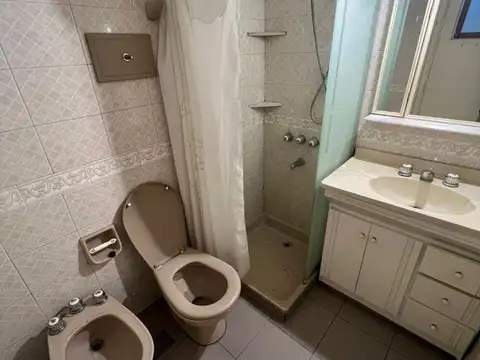 Av Colon 2100, Piso 4